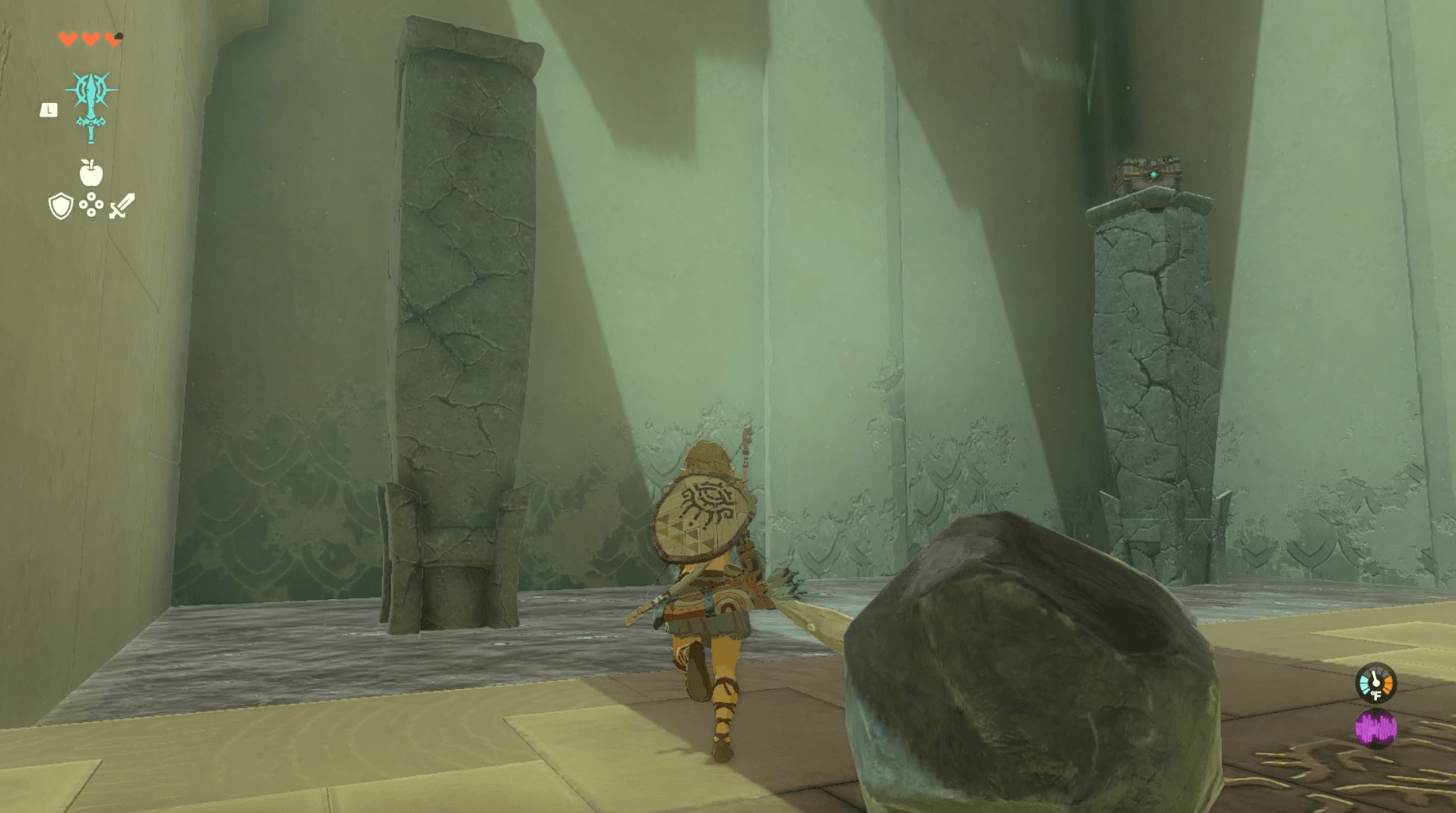 Link wields a giant stone club in the In-isa Shrine in Zelda Breath of the Wild.